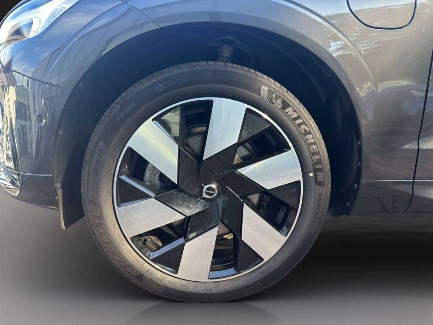 Volvo  T6 AWD Recharge Plus Dark