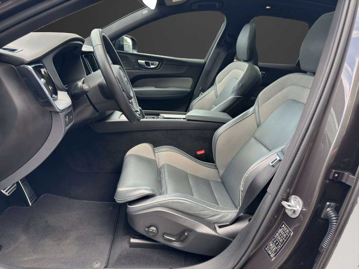 Volvo  R Design AWD
