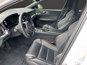 Volvo  B4 Benzin Plus Dark