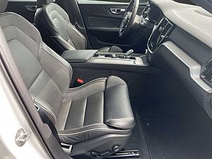 Volvo  B4 Benzin Plus Dark