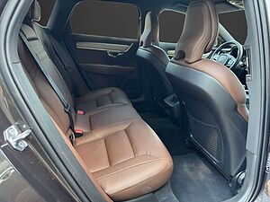 Volvo  B4 Diesel Momentum Pro