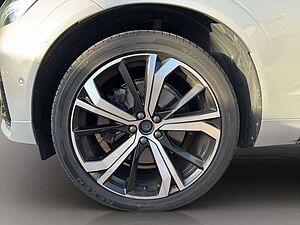 Volvo  B4 D AWD Plus Dark