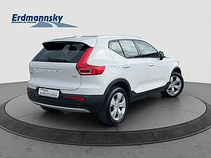 Volvo  XC40 T3 Schaltgetriebe (120kW/163PS) Momentum Pro