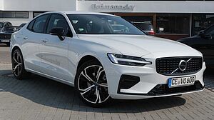 Volvo  S60 Plus, B4 Mild-Hybrid, Benzin, Dark