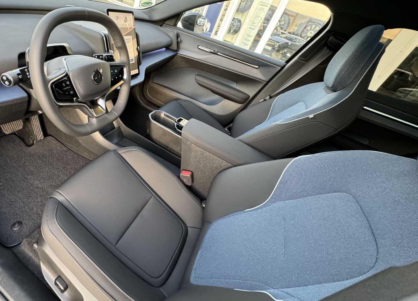Volvo  Ultra AWD Twin Performance Pure Electric