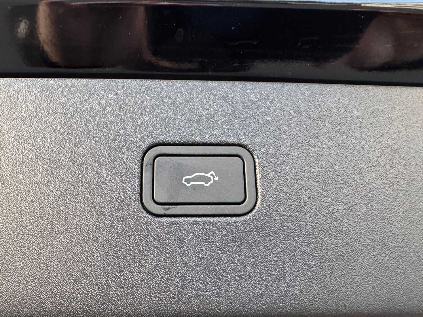 Volvo  Ultra AWD Twin Performance Pure Electric