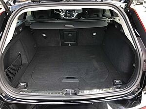 Volvo  V60 Plus, B4 Mild-Hybrid, Diesel, Dark