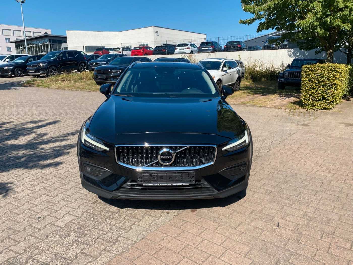 Volvo  CC PRO +PANO+HARMAN KARDON+AHK+NAVI+LEDER