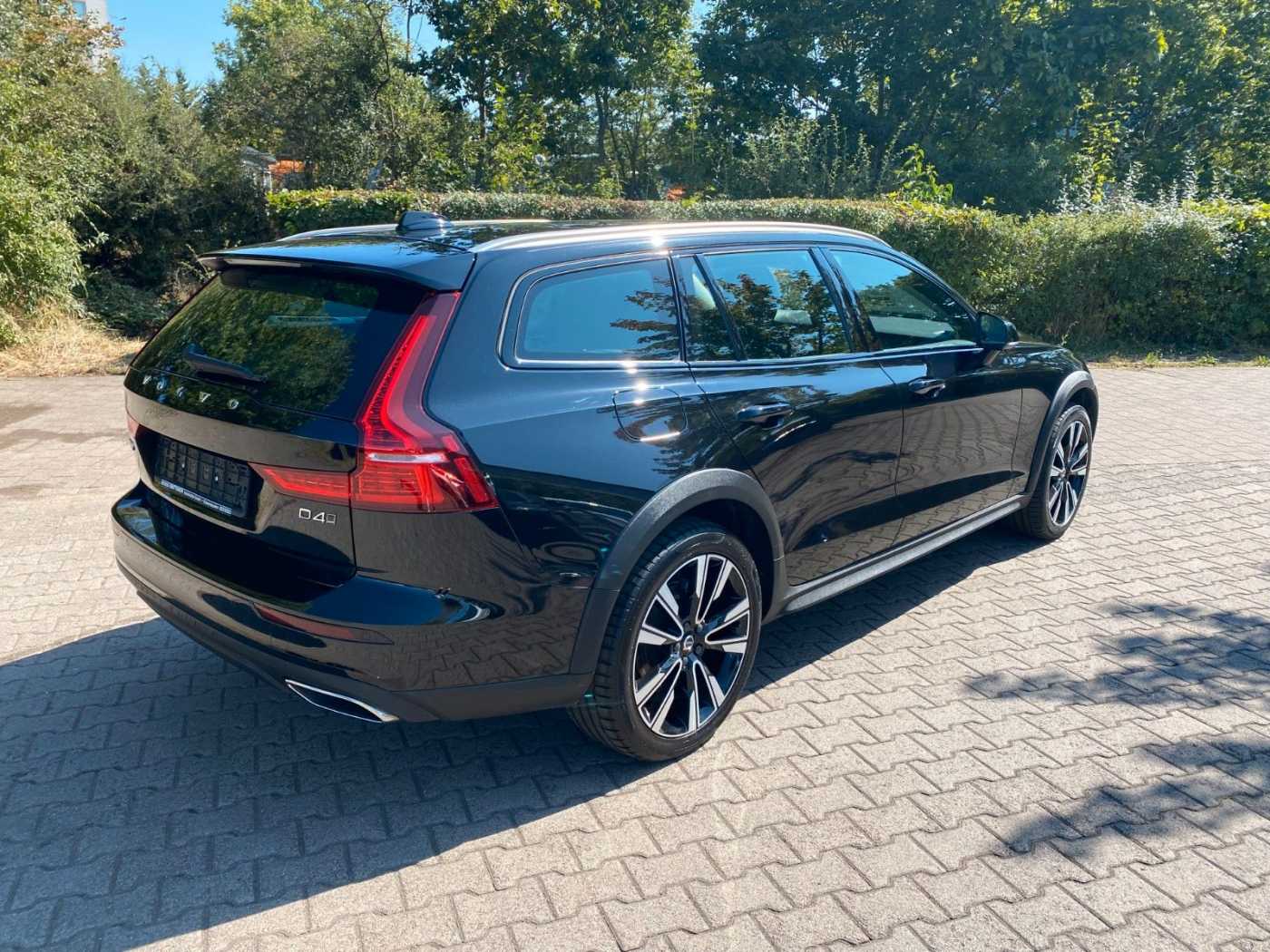 Volvo  CC PRO +PANO+HARMAN KARDON+AHK+NAVI+LEDER