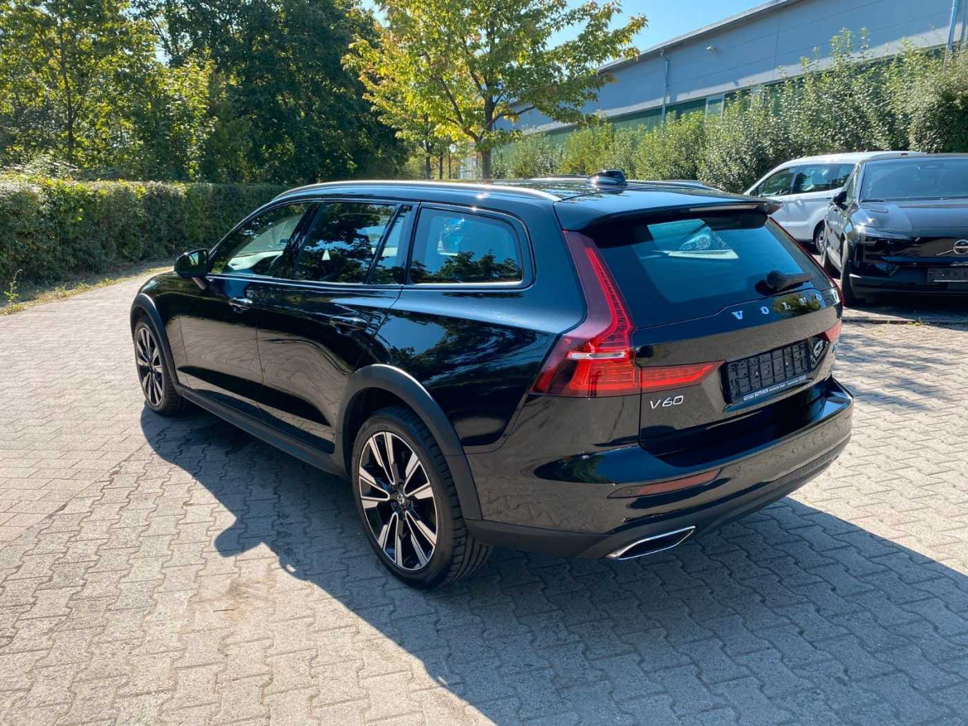 Volvo  CC PRO +PANO+HARMAN KARDON+AHK+NAVI+LEDER