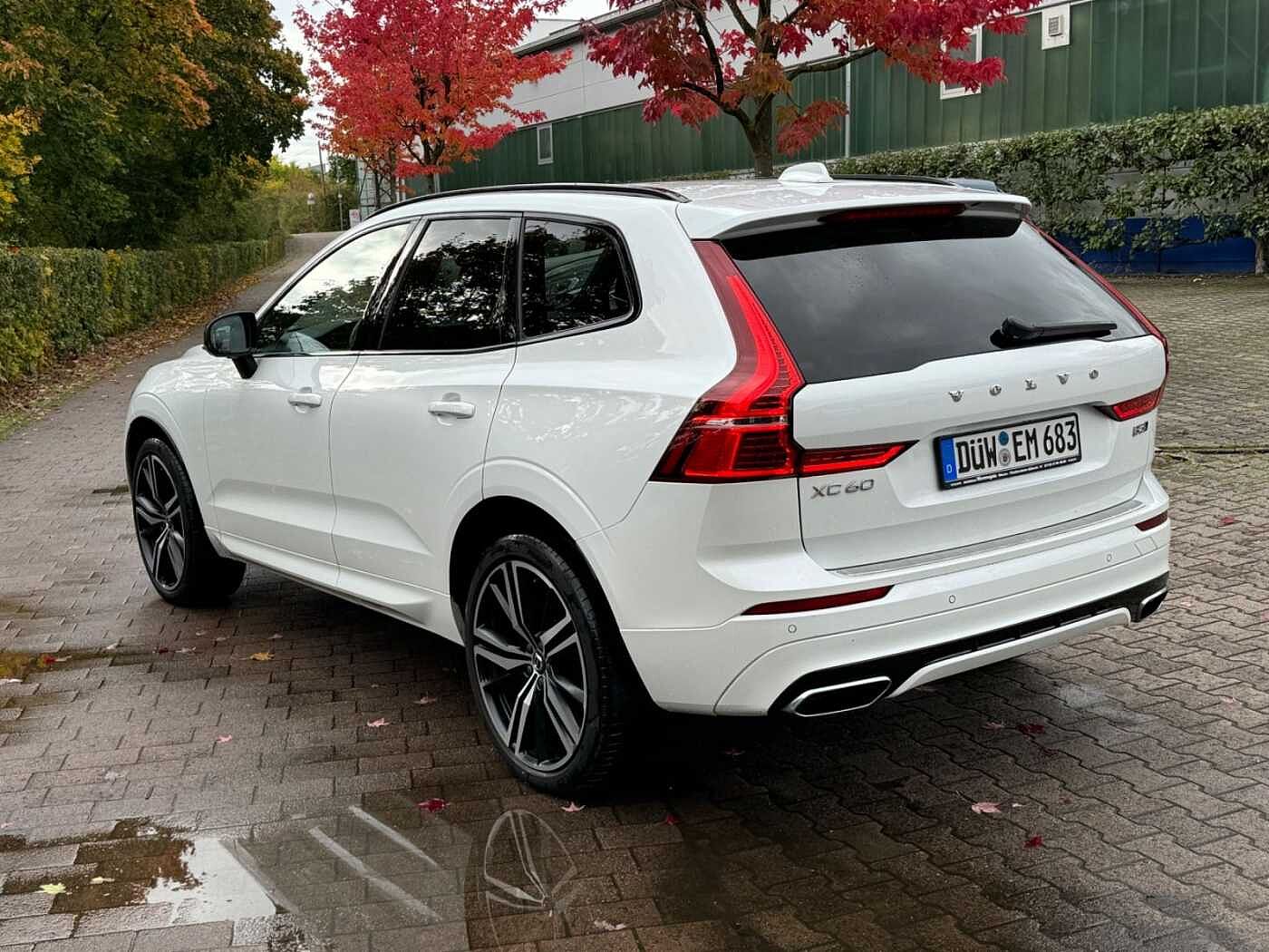 Volvo  D5 AWD R-DESIGN+LEDER+NAVI+360°CAM+UNFALLFREI