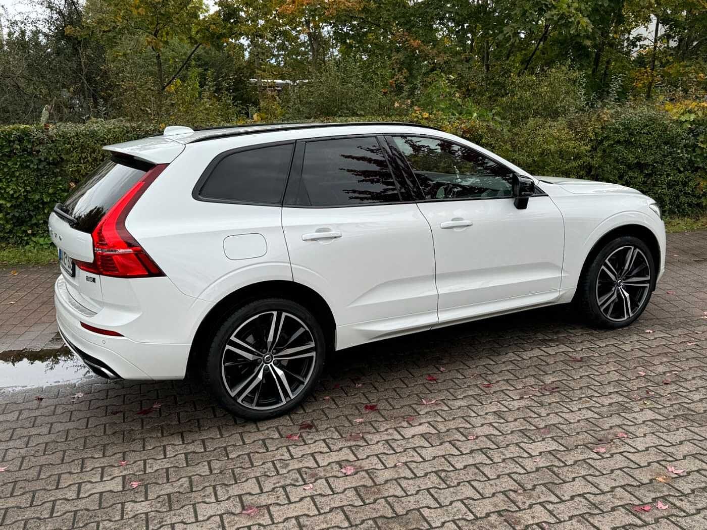 Volvo  D5 AWD R-DESIGN+LEDER+NAVI+360°CAM+UNFALLFREI