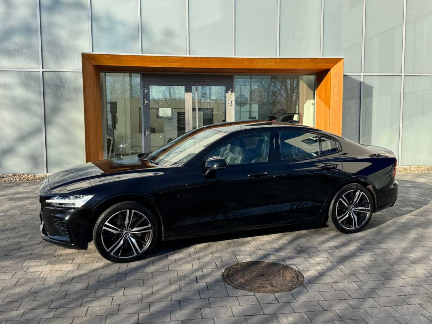 Volvo  R- DESIGN PHEV AWD +PANO+MASSAGE+B&W+STANDHZ