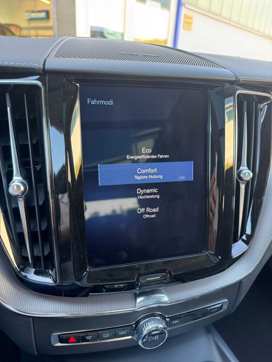 Volvo  B5 AWD INSCRIPTION+PANO+STANDHZG+HUD+MASSAG