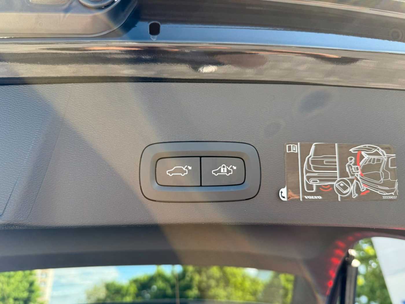 Volvo  B4 R-DESIGN+NAVI+ALCANTARA+EL. SITZE+CAM+PDC