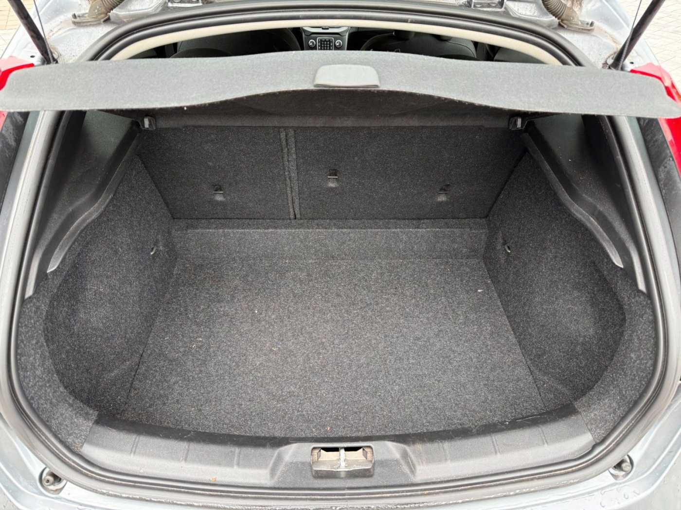 Volvo  D2 KINETIC+NAVI+PDC+AUTOMATIK+SITZHZG+16'ALU