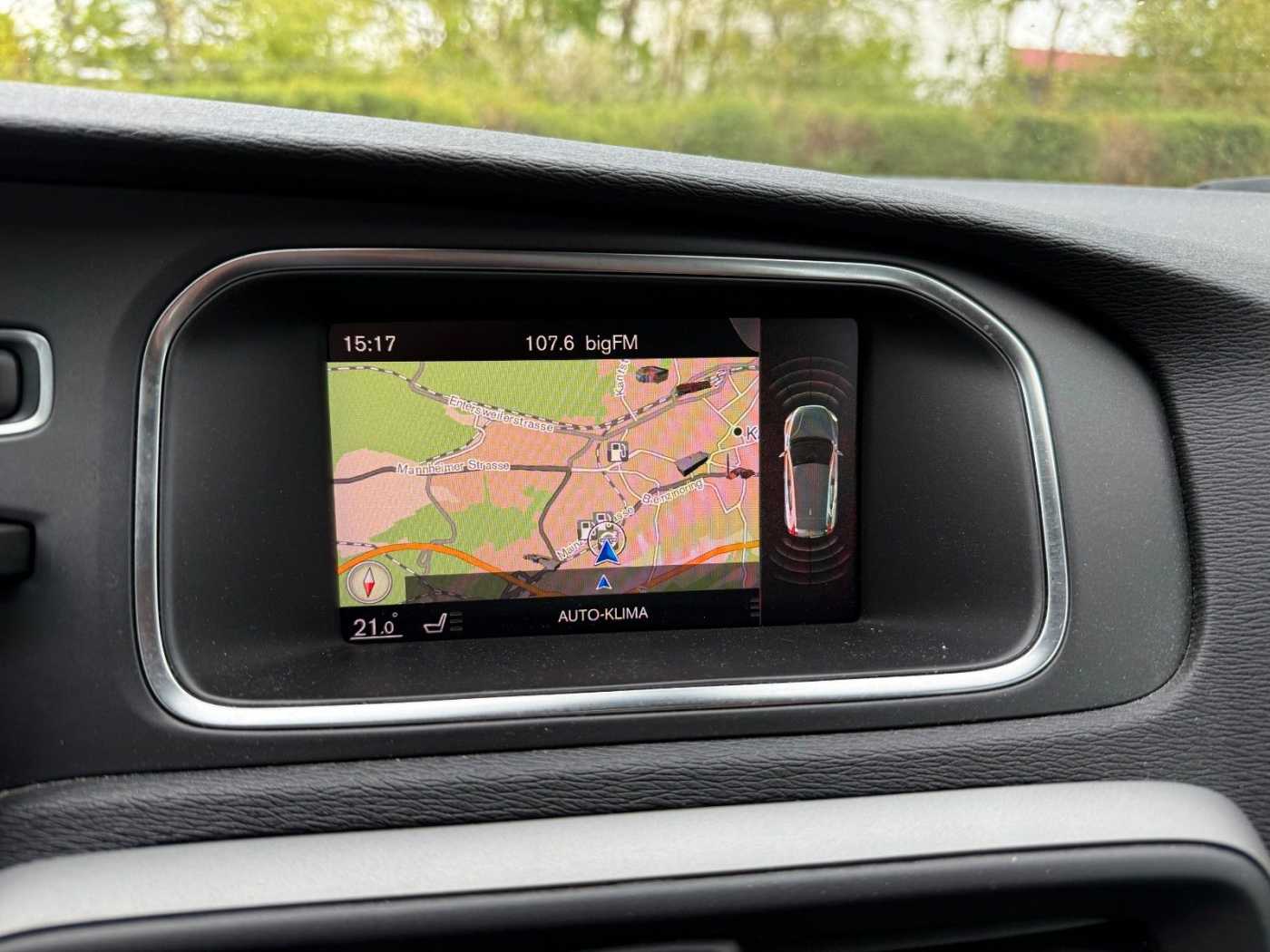 Volvo  D2 KINETIC+NAVI+PDC+AUTOMATIK+SITZHZG+16'ALU