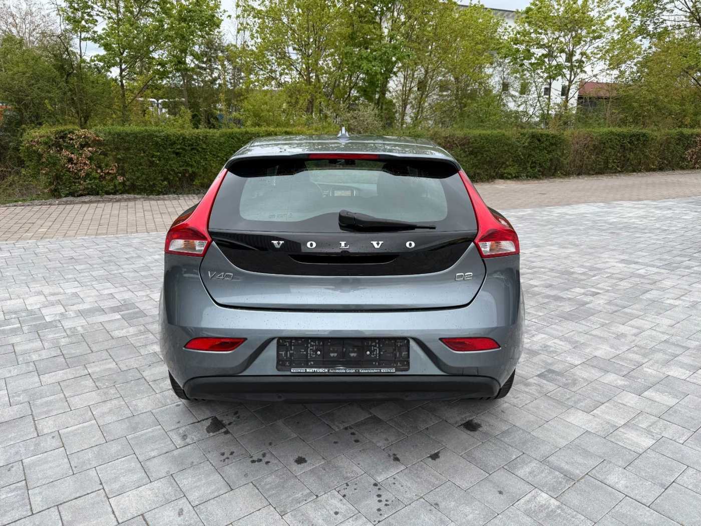 Volvo  D2 KINETIC+NAVI+PDC+AUTOMATIK+SITZHZG+16'ALU