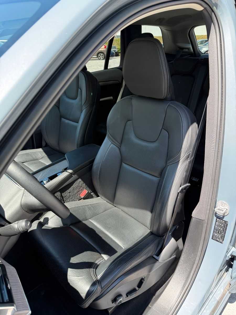 Volvo  T8 AWD PLUS DARK+7SITZE+360°CAM+22'ALU++