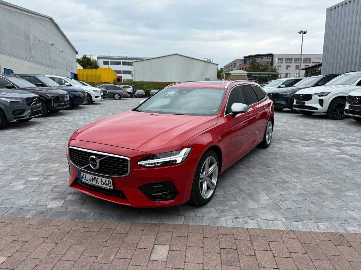 Volvo  D5 AWD R-DESIGN+HUD+PANO+STANDHZG+21'+