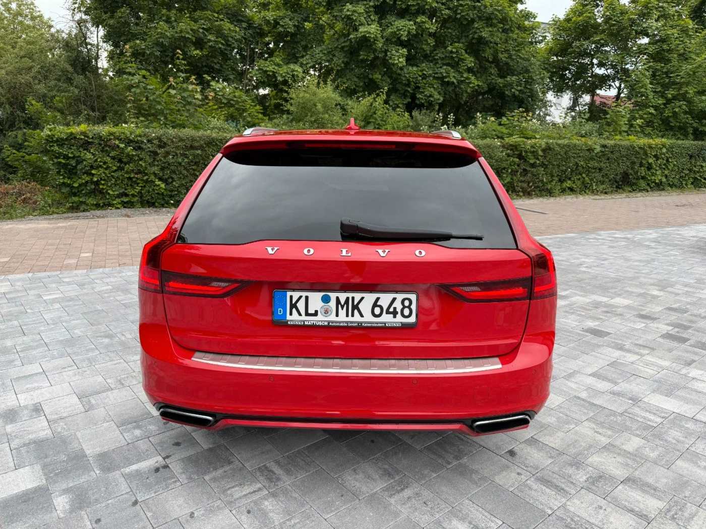 Volvo  D5 AWD R-DESIGN+HUD+PANO+STANDHZG+21'+
