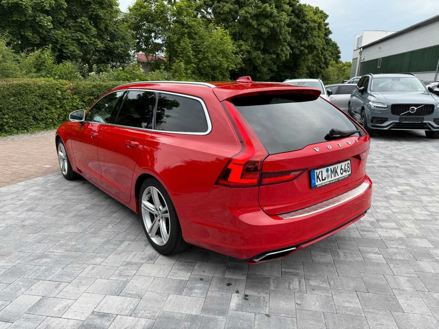 Volvo  D5 AWD R-DESIGN+HUD+PANO+STANDHZG+21'+