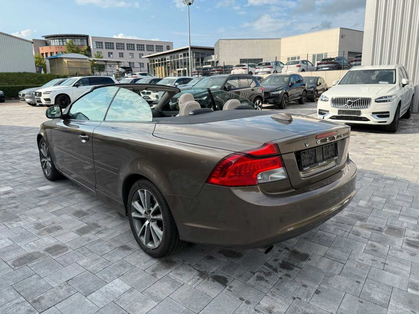 Volvo  D3 SUMMUM+HEICO 144KW+8FACH+UNFALLFREI+LEDER