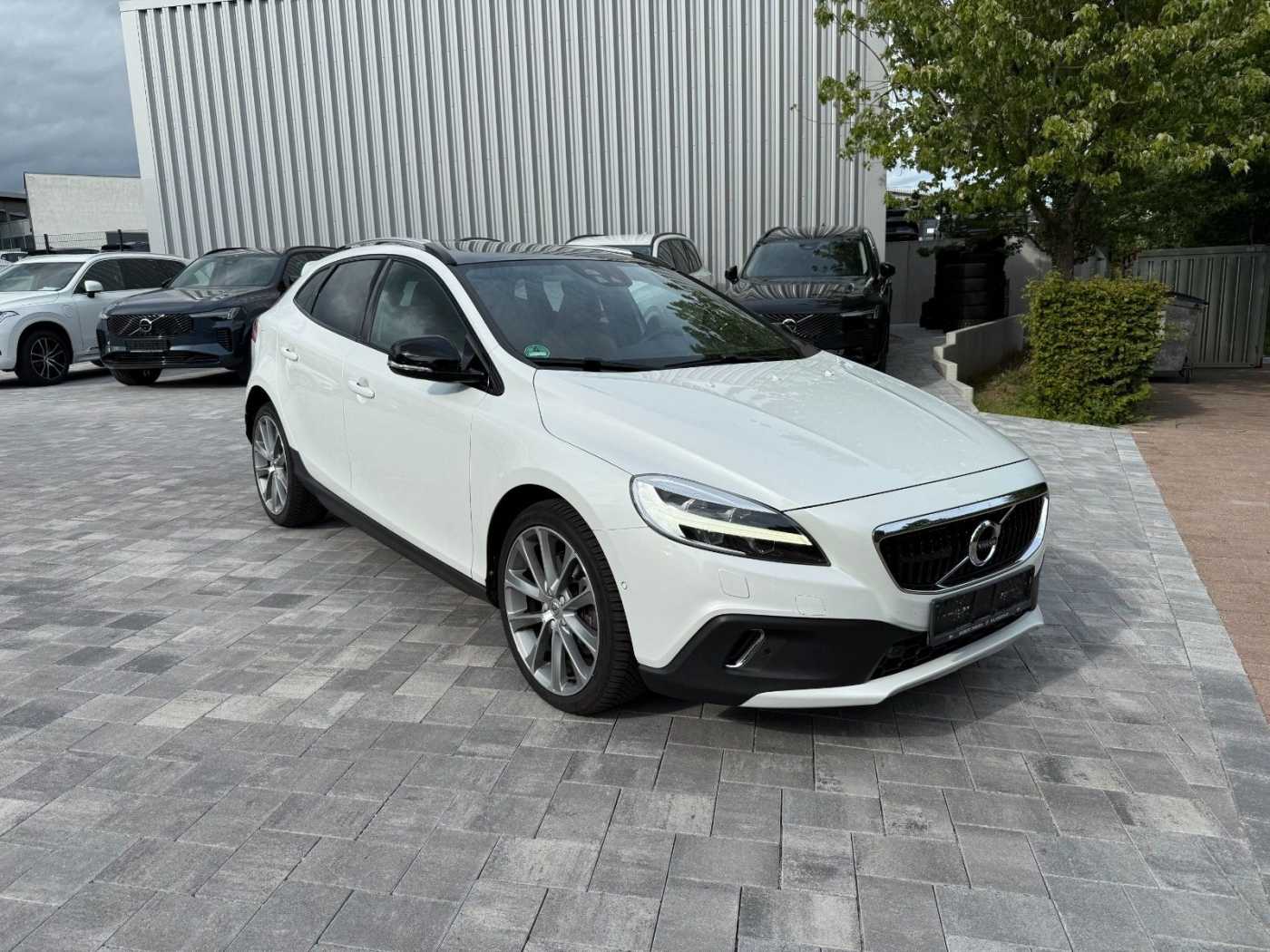 Volvo  CC SUMMUM+ACC+BLIS+CAM+PDC+LEDER+EL. SITZE