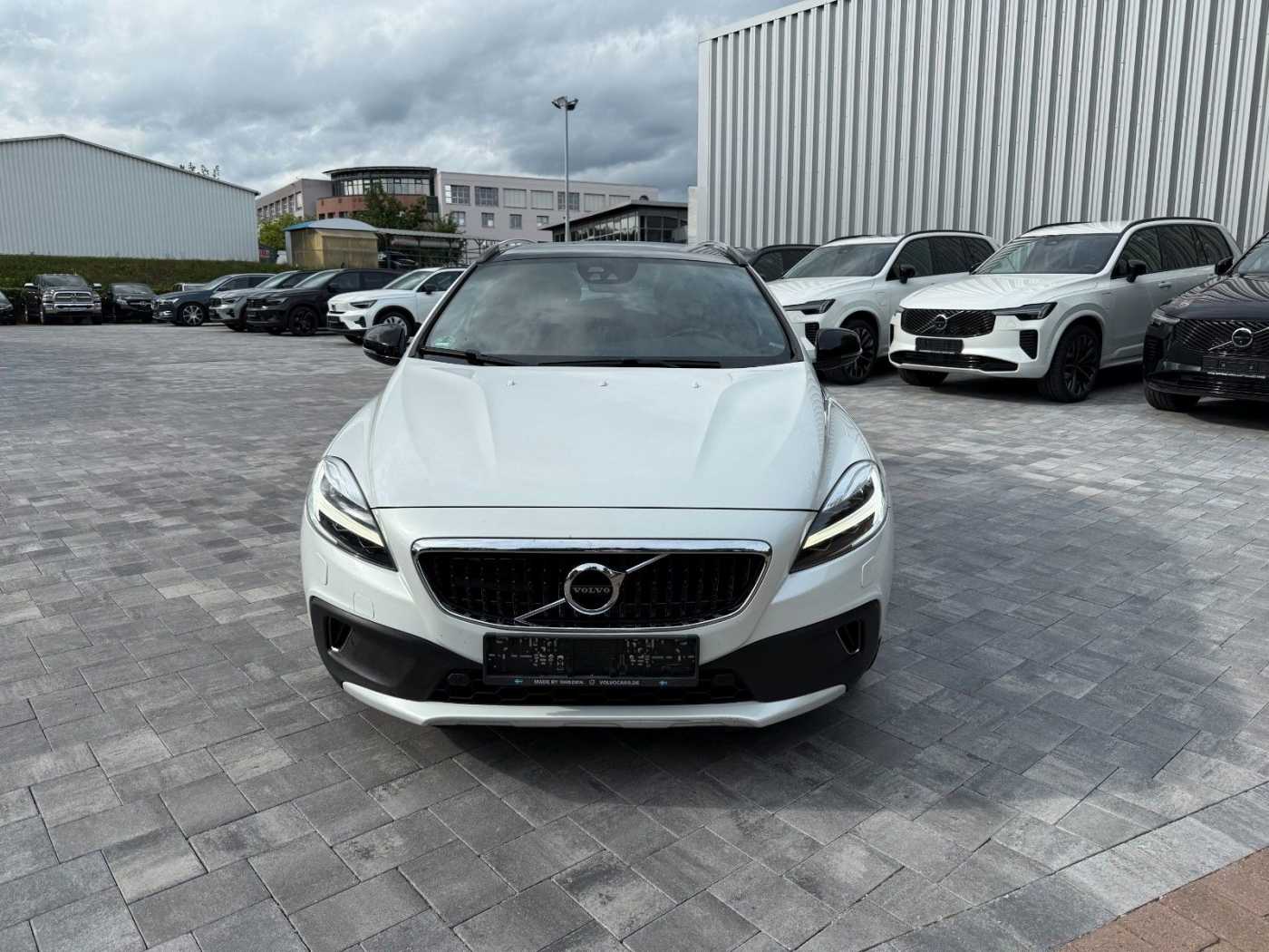 Volvo  CC SUMMUM+ACC+BLIS+CAM+PDC+LEDER+EL. SITZE