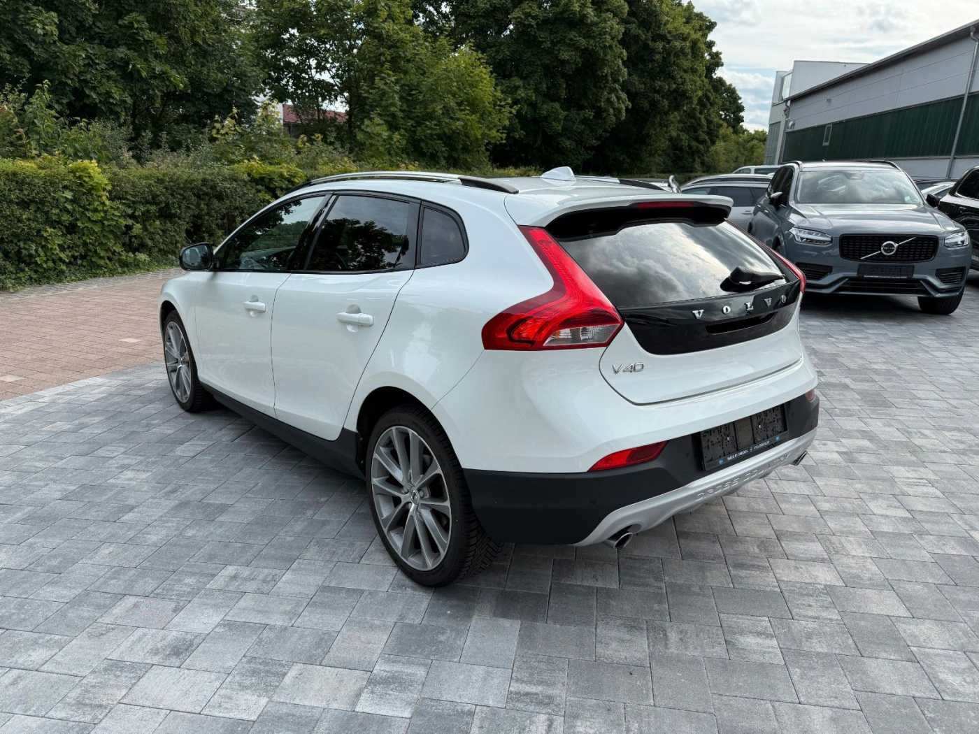 Volvo  CC SUMMUM+ACC+BLIS+CAM+PDC+LEDER+EL. SITZE