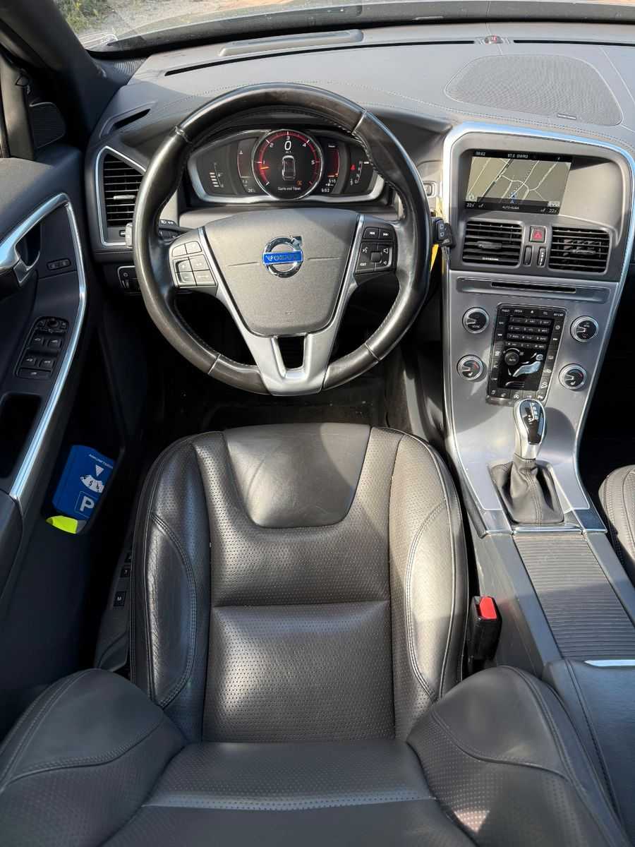 Volvo  D5 AWD INSCRIPTION+VOLLAUSSTATTUNG+AHK+8FAC