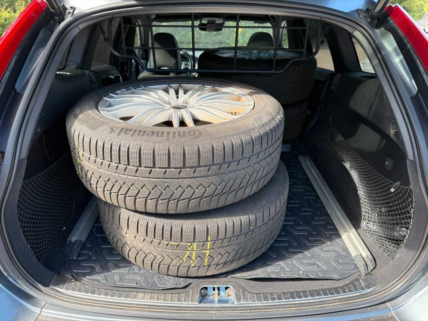 Volvo  D5 AWD INSCRIPTION+VOLLAUSSTATTUNG+AHK+8FAC