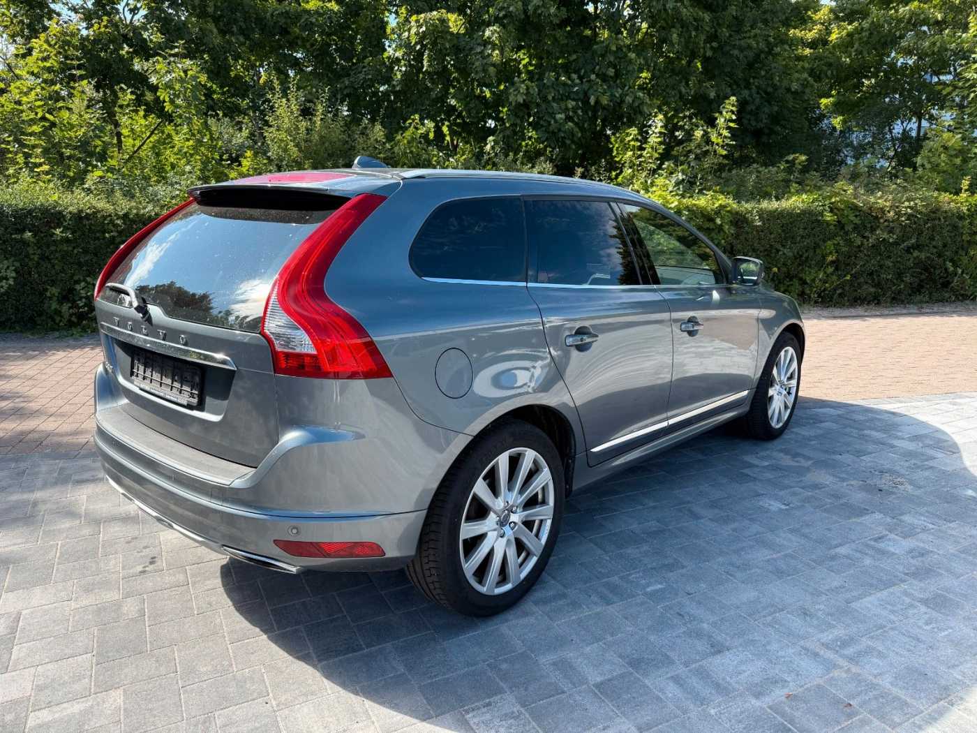 Volvo  D5 AWD INSCRIPTION+VOLLAUSSTATTUNG+AHK+8FAC