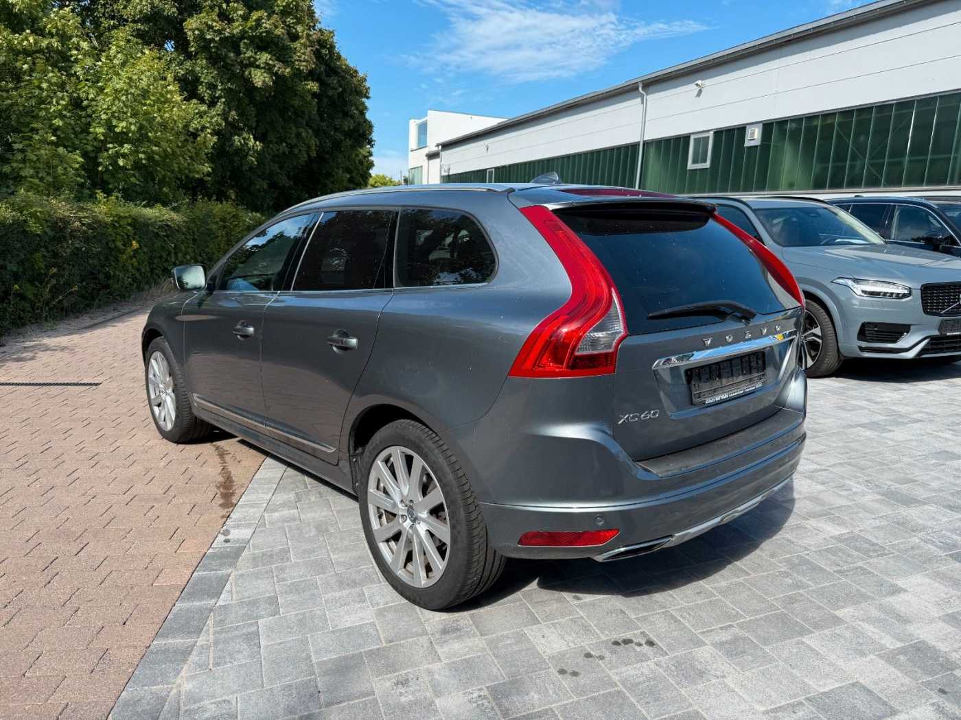 Volvo  D5 AWD INSCRIPTION+VOLLAUSSTATTUNG+AHK+8FAC