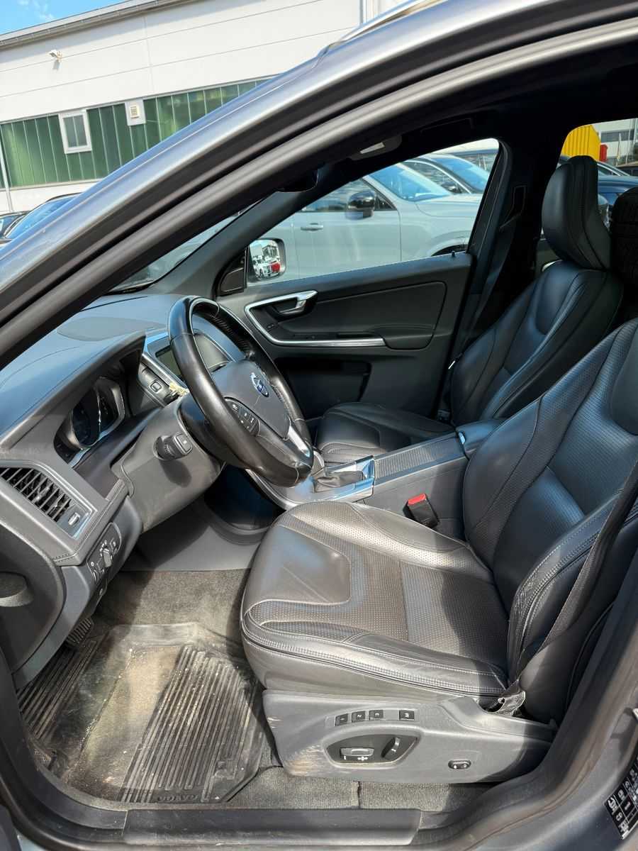 Volvo  D5 AWD INSCRIPTION+VOLLAUSSTATTUNG+AHK+8FAC