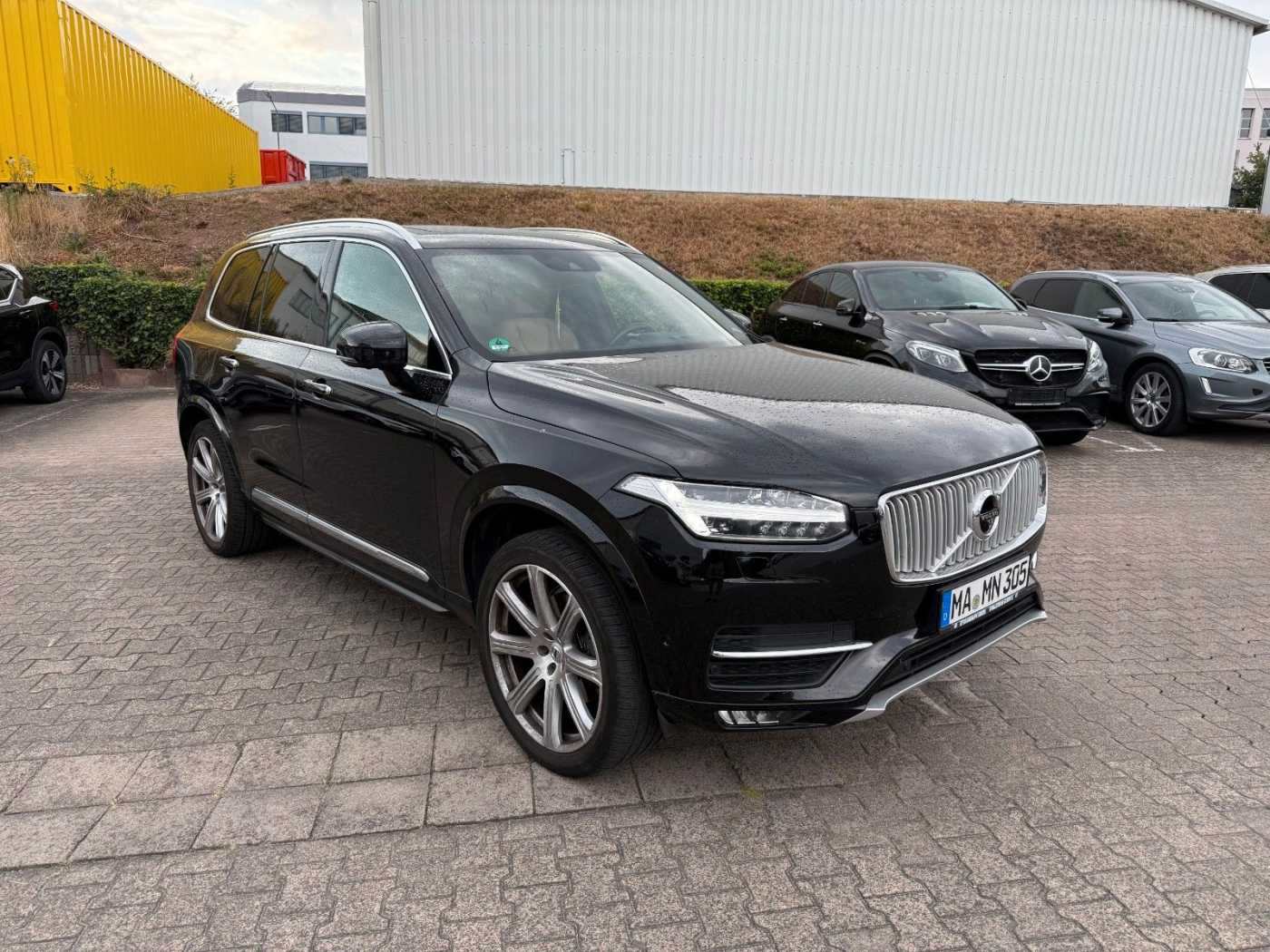 Volvo  D5 AWD INSCRIPTION+VOLLAUSSTATTUNG+WENIG KM