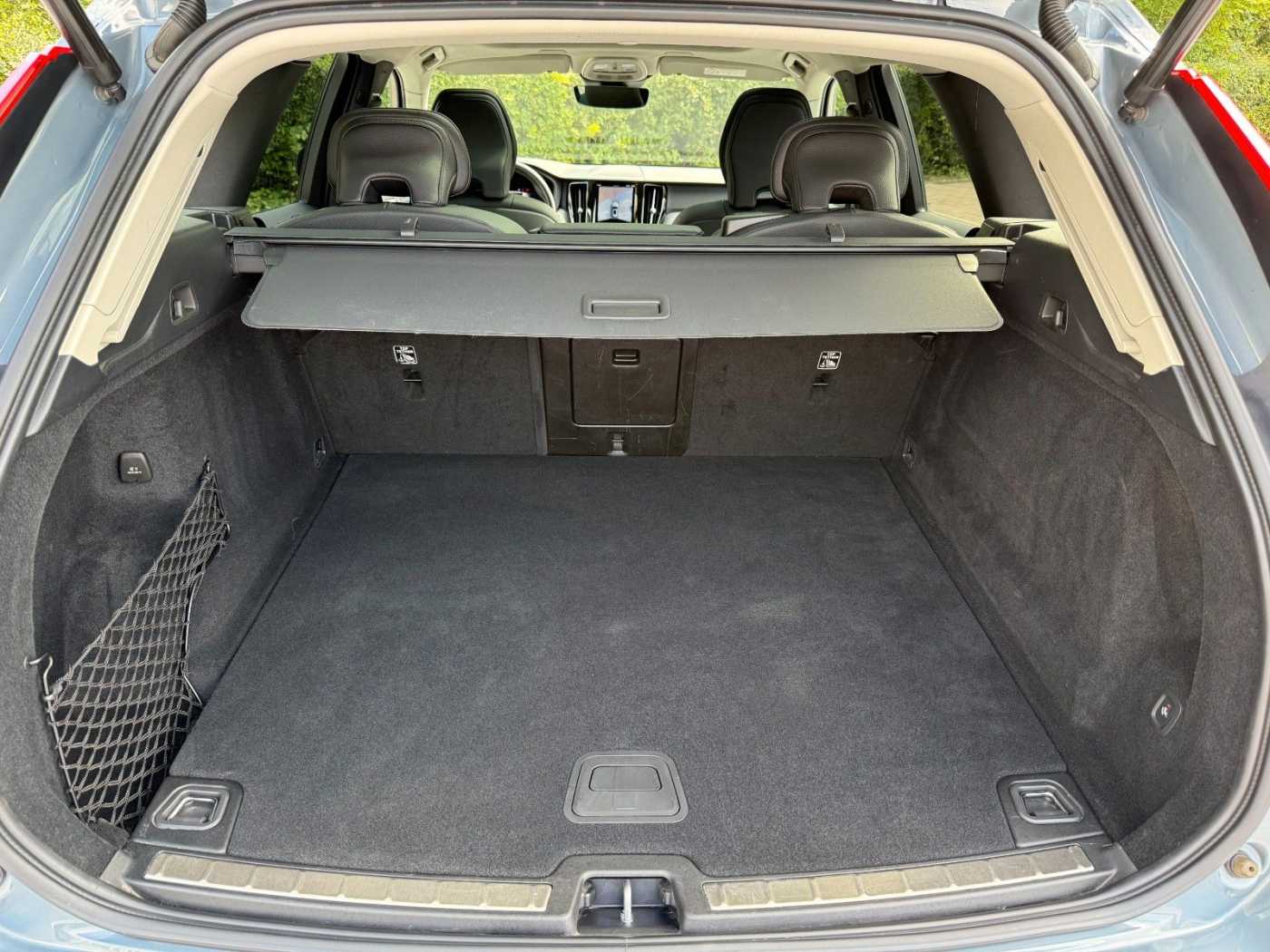 Volvo  PLUS DARK AWD +PANO+STANDHZG+LED+AHK+1.HD