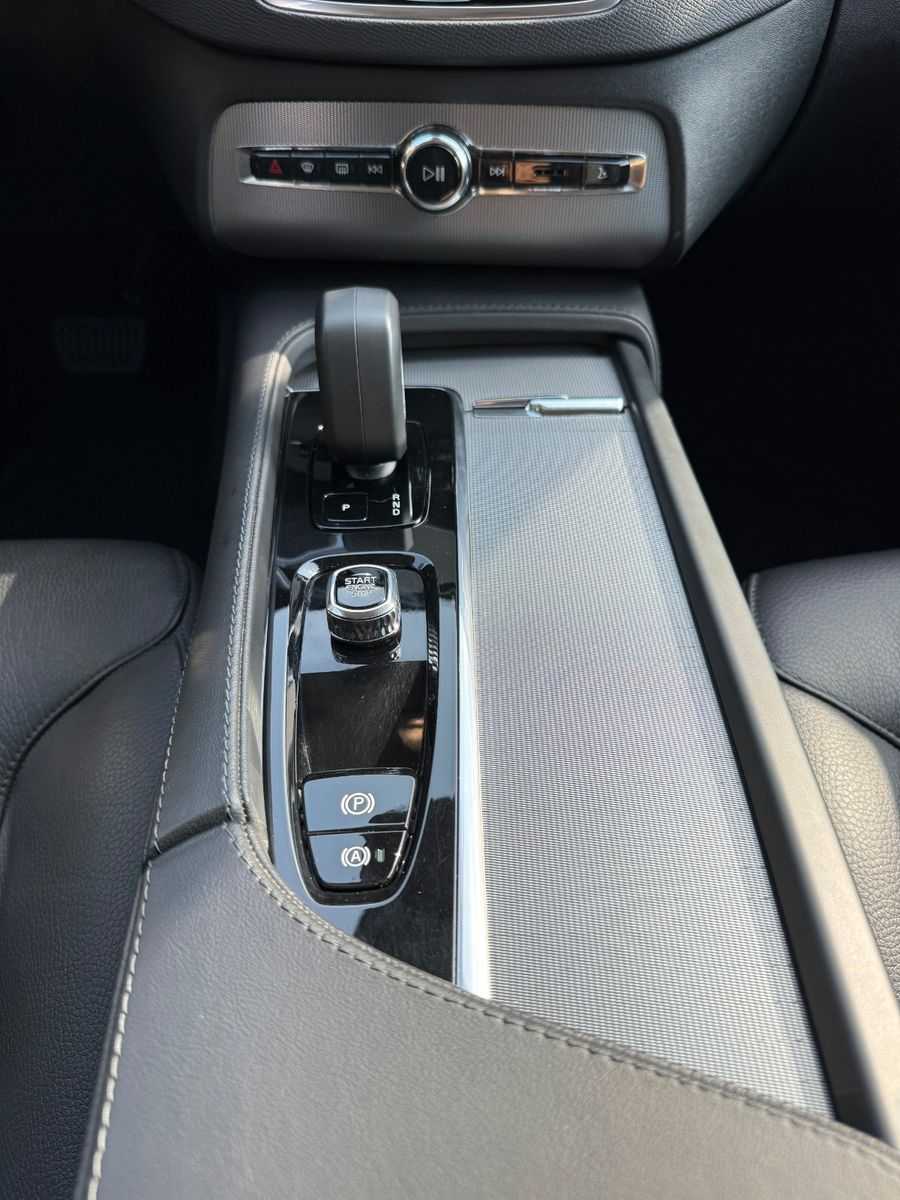 Volvo  T8 PHEV AWD AHK+LEDER+LED+7-SITZER+GOOGLE