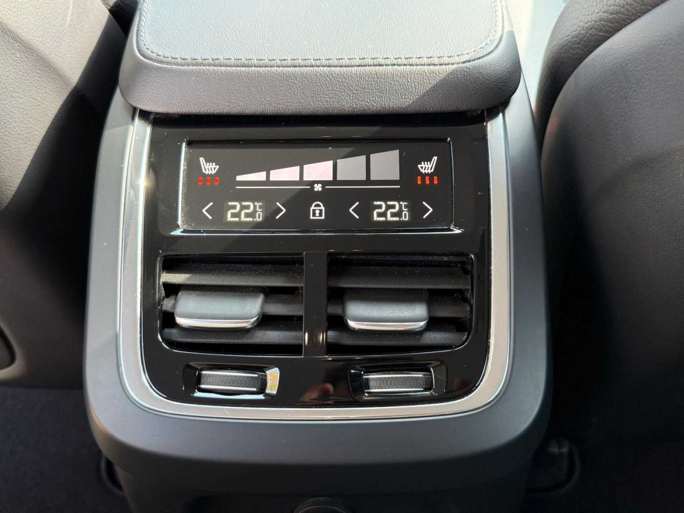 Volvo  T8 PHEV AWD AHK+LEDER+LED+7-SITZER+GOOGLE