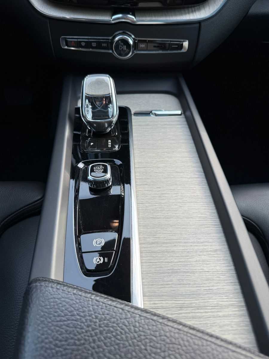 Volvo  T6 PHEV AWD +PANO+LEDER+STANDHZG+22'+360