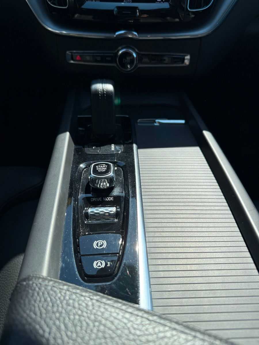 Volvo  T6 R-Design LEDER+NAVI+LED+PANO+STANDHZG+SH