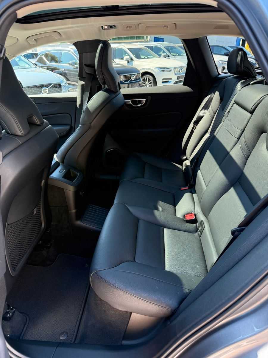Volvo  T6 R-Design LEDER+NAVI+LED+PANO+STANDHZG+SH