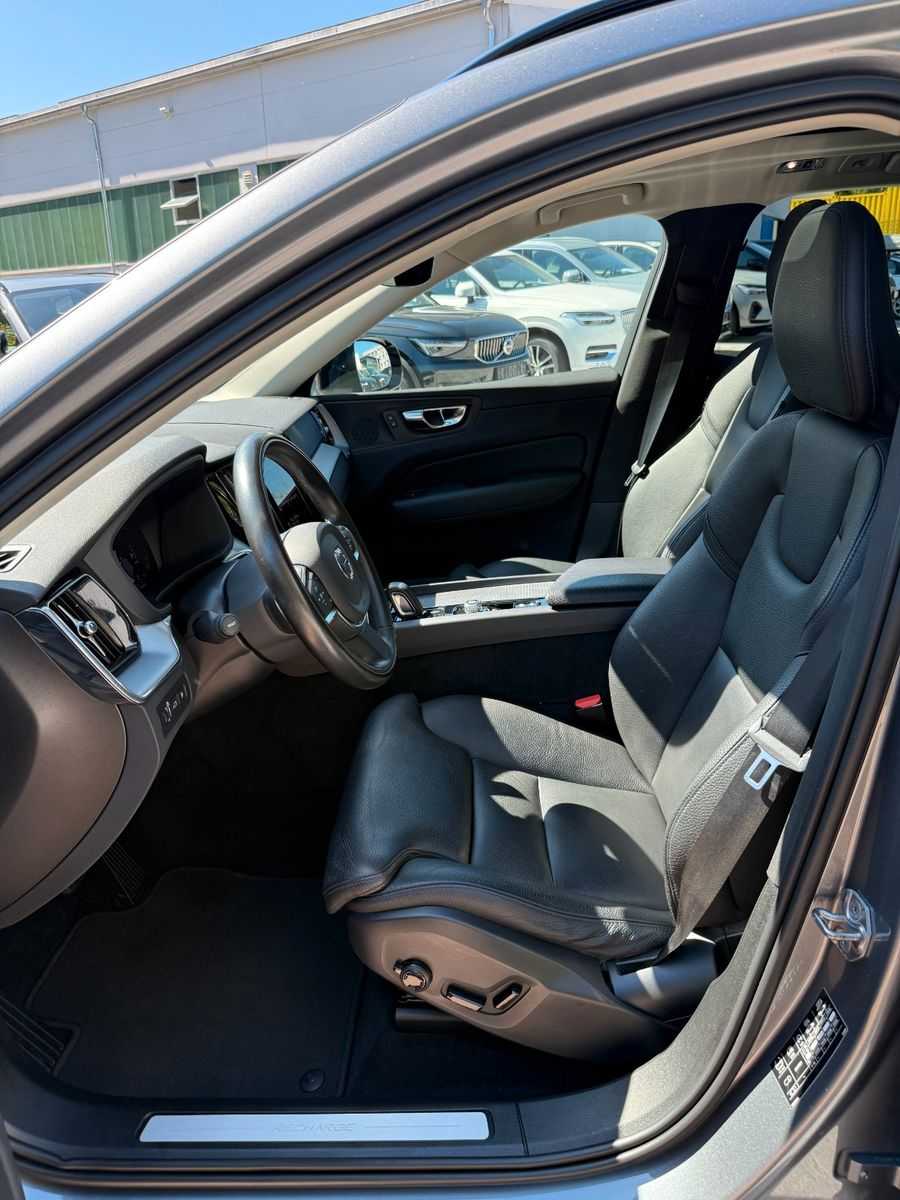 Volvo  T6 R-Design LEDER+NAVI+LED+PANO+STANDHZG+SH