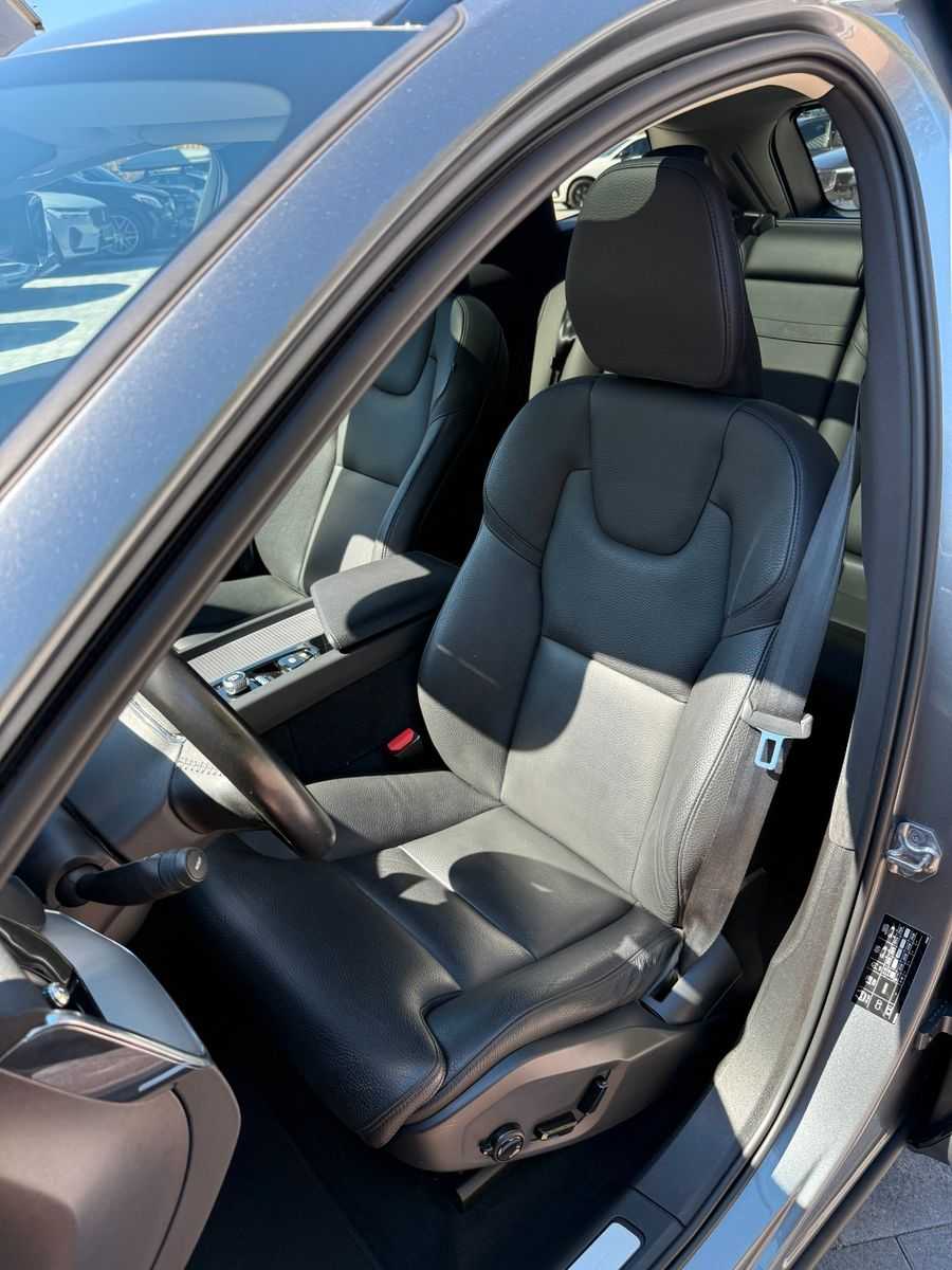 Volvo  T6 R-Design LEDER+NAVI+LED+PANO+STANDHZG+SH