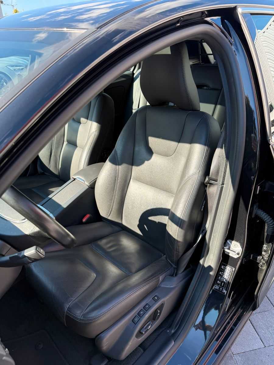 Volvo  D5 SUMMUM+LEDER+EL. SITZE+ACC+PANO