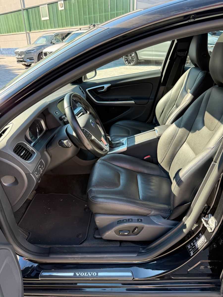 Volvo  D5 SUMMUM+LEDER+EL. SITZE+ACC+PANO