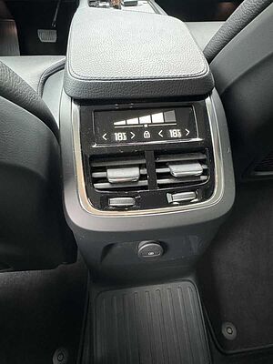 Volvo  INSCRIPTION PHEV + LEDER+AHK+NAVI+PRIVACY