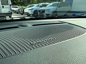 Volvo  B4 R-DESIGN+NAVI+ALCANTARA+EL. SITZE+CAM+PDC