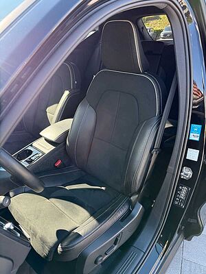 Volvo  B4 R-DESIGN+NAVI+ALCANTARA+EL. SITZE+CAM+PDC