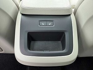 Volvo  B5 DIESEL PLUS BRIGHT+HARMAN+360°+PANO+AHK+